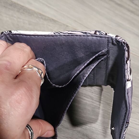 NWOT Vera Bradley RFID Floral Moon Trifold Quilted Wallet - Picture 6 of 7